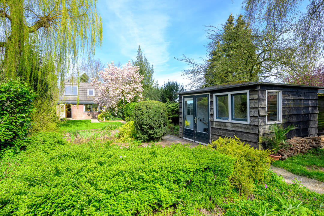 Detached 1970s Bungalow with Carport in Green Surroundings on 900m2 Plot — 41