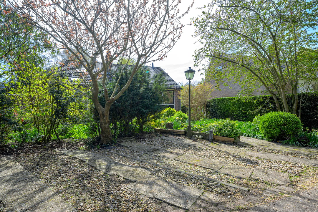 Detached 1970s Bungalow with Carport in Green Surroundings on 900m2 Plot — 47