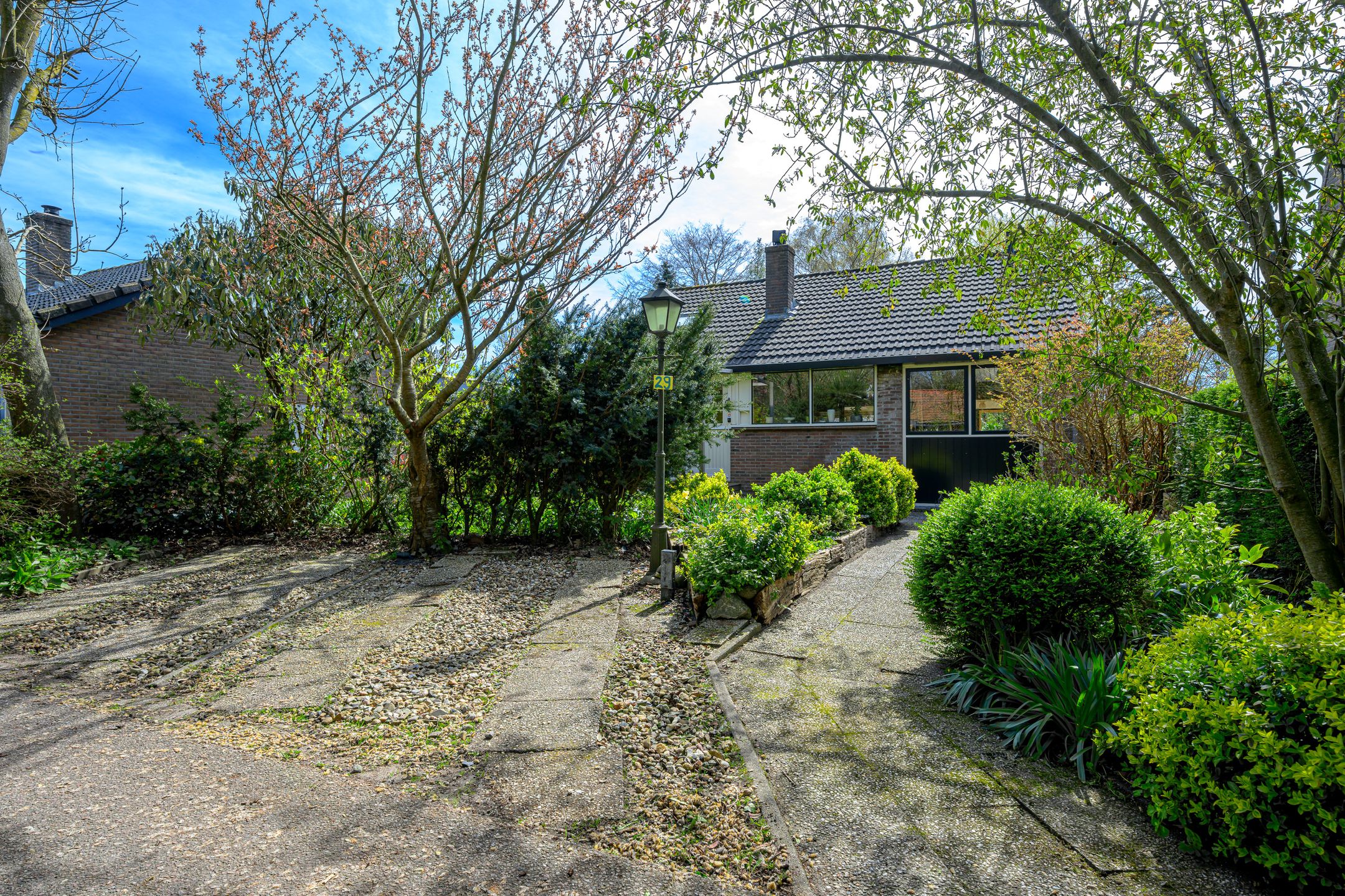 Detached 1970s Bungalow with Carport in Green Surroundings on 900m2 Plot — 48