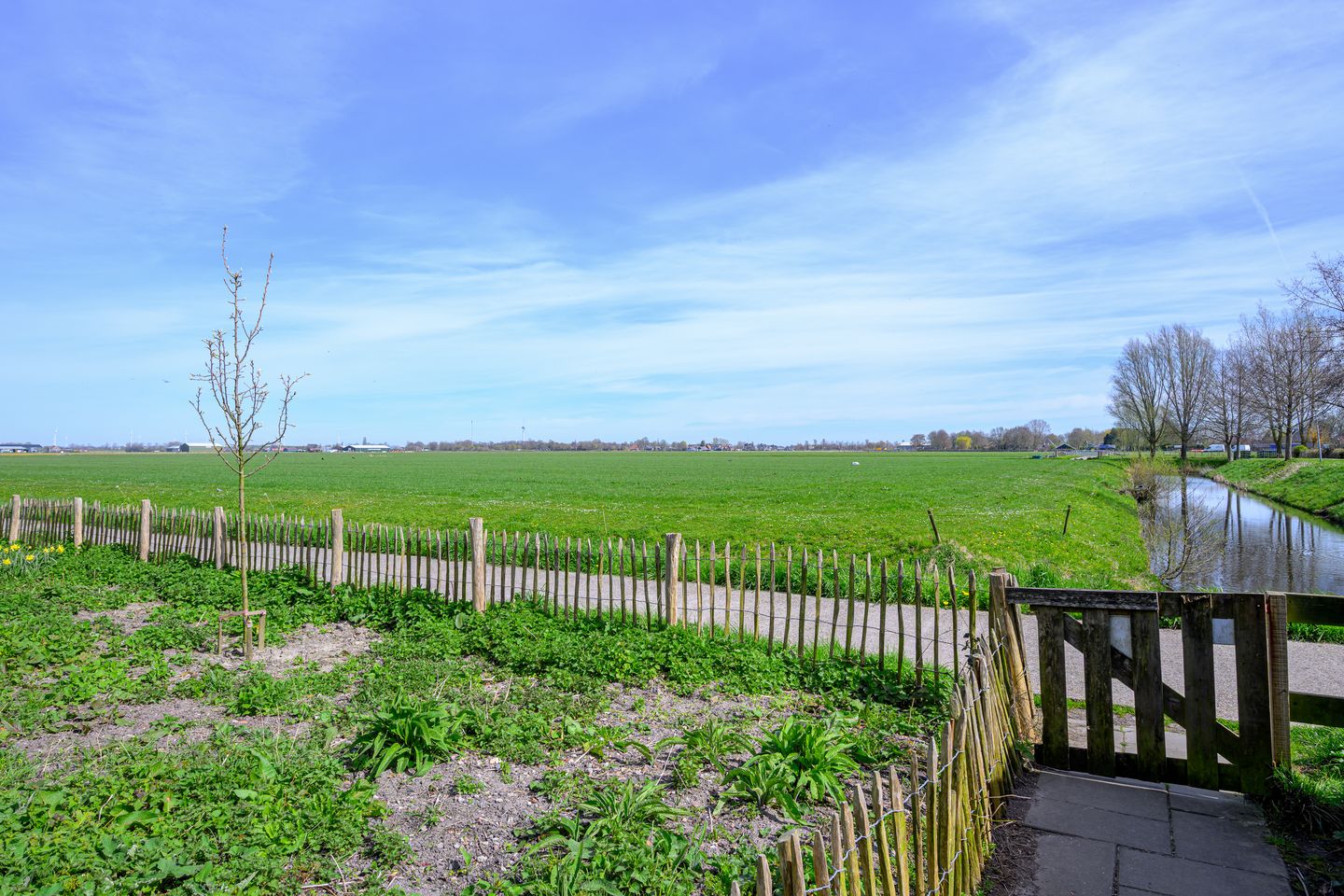 Detached 1970s Bungalow with Carport in Green Surroundings on 900m2 Plot — 49