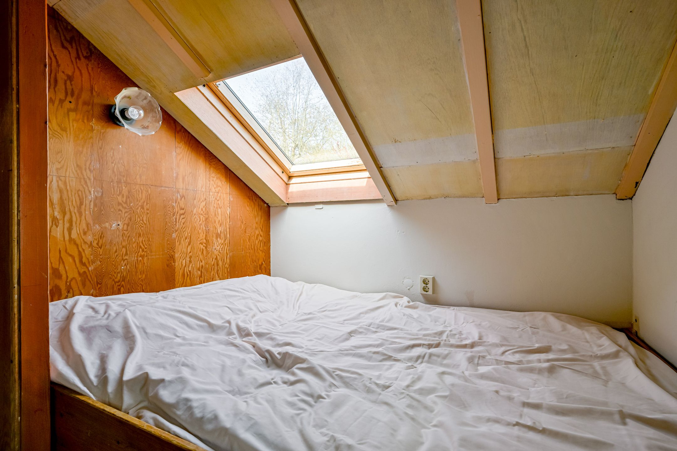 Detached 1970s Bungalow with Carport in Green Surroundings on 900m2 Plot — 27
