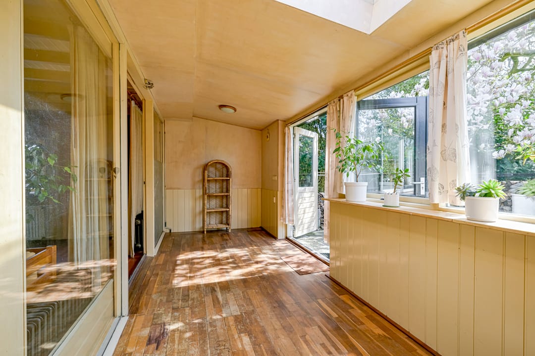Detached 1970s Bungalow with Carport in Green Surroundings on 900m2 Plot — 22