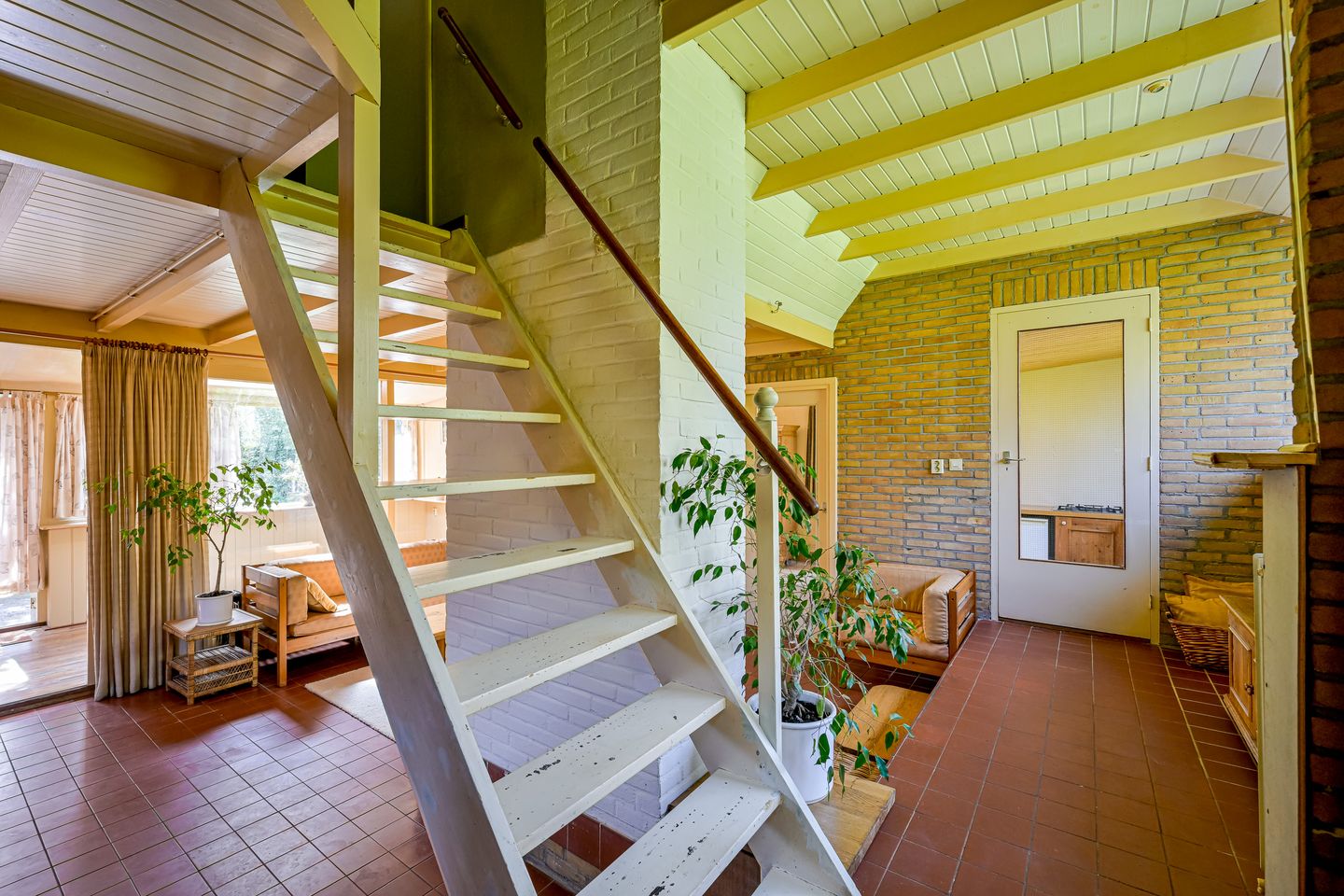 Detached 1970s Bungalow with Carport in Green Surroundings on 900m2 Plot — 20