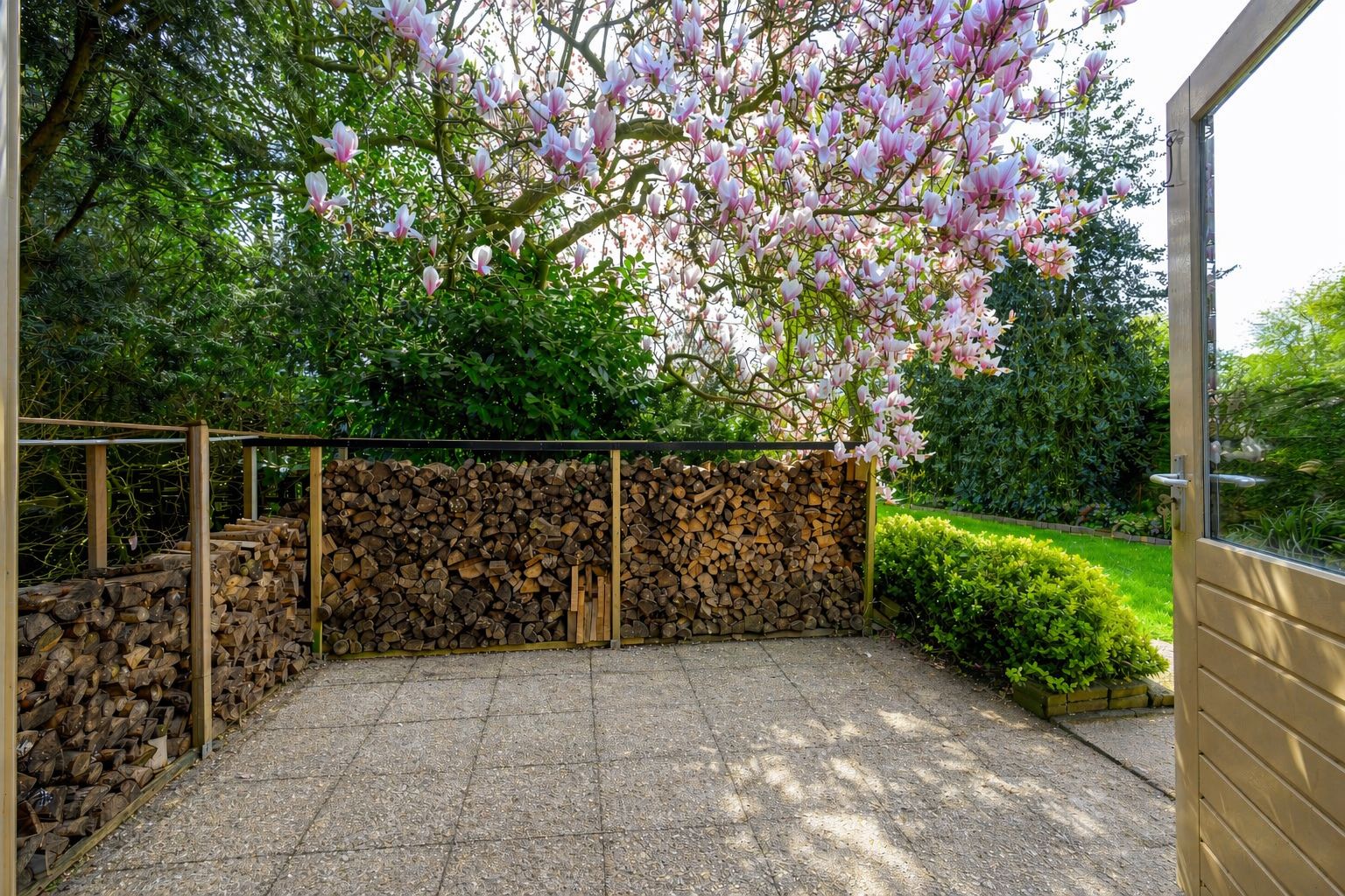 Detached 1970s Bungalow with Carport in Green Surroundings on 900m2 Plot — 36
