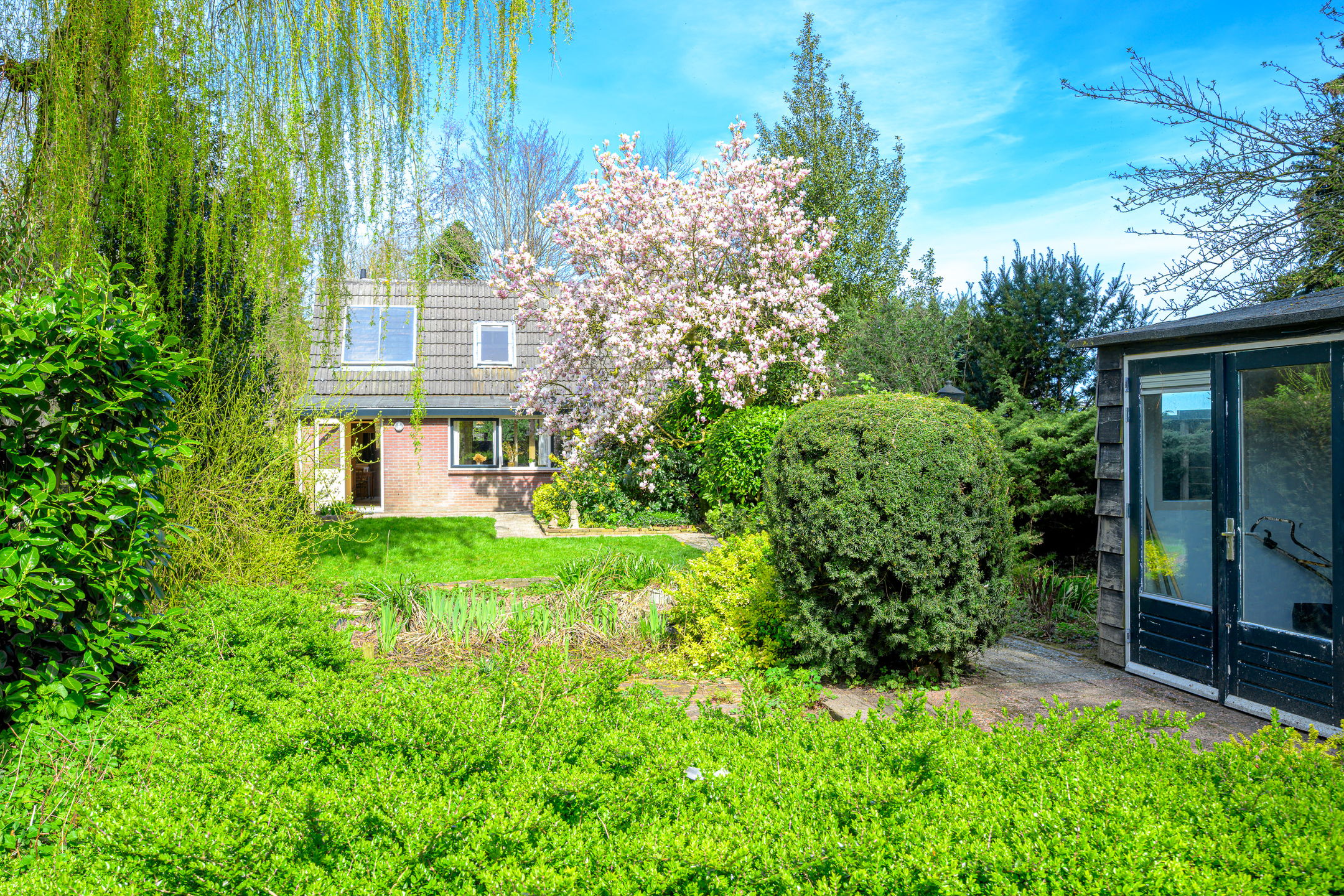 Detached 1970s Bungalow with Carport in Green Surroundings on 900m2 Plot — 42