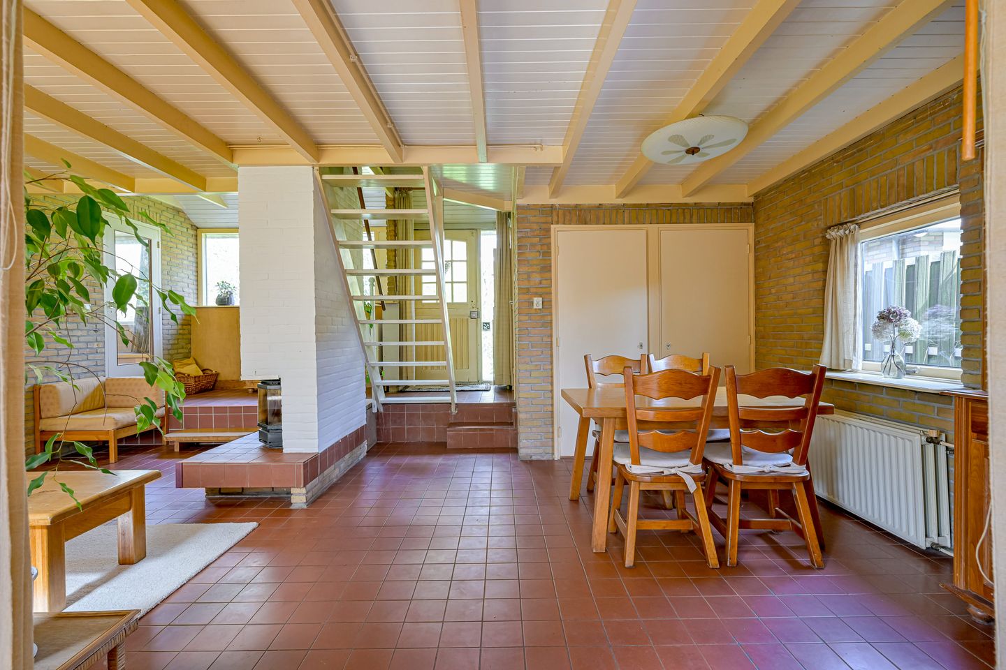 Detached 1970s Bungalow with Carport in Green Surroundings on 900m2 Plot — 35