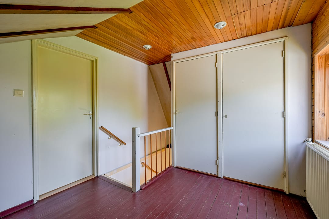 Detached 1970s Bungalow with Carport in Green Surroundings on 900m2 Plot — 32