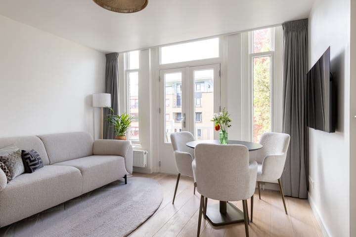 Photo 5 of Justus van Effenstraat 36-D
