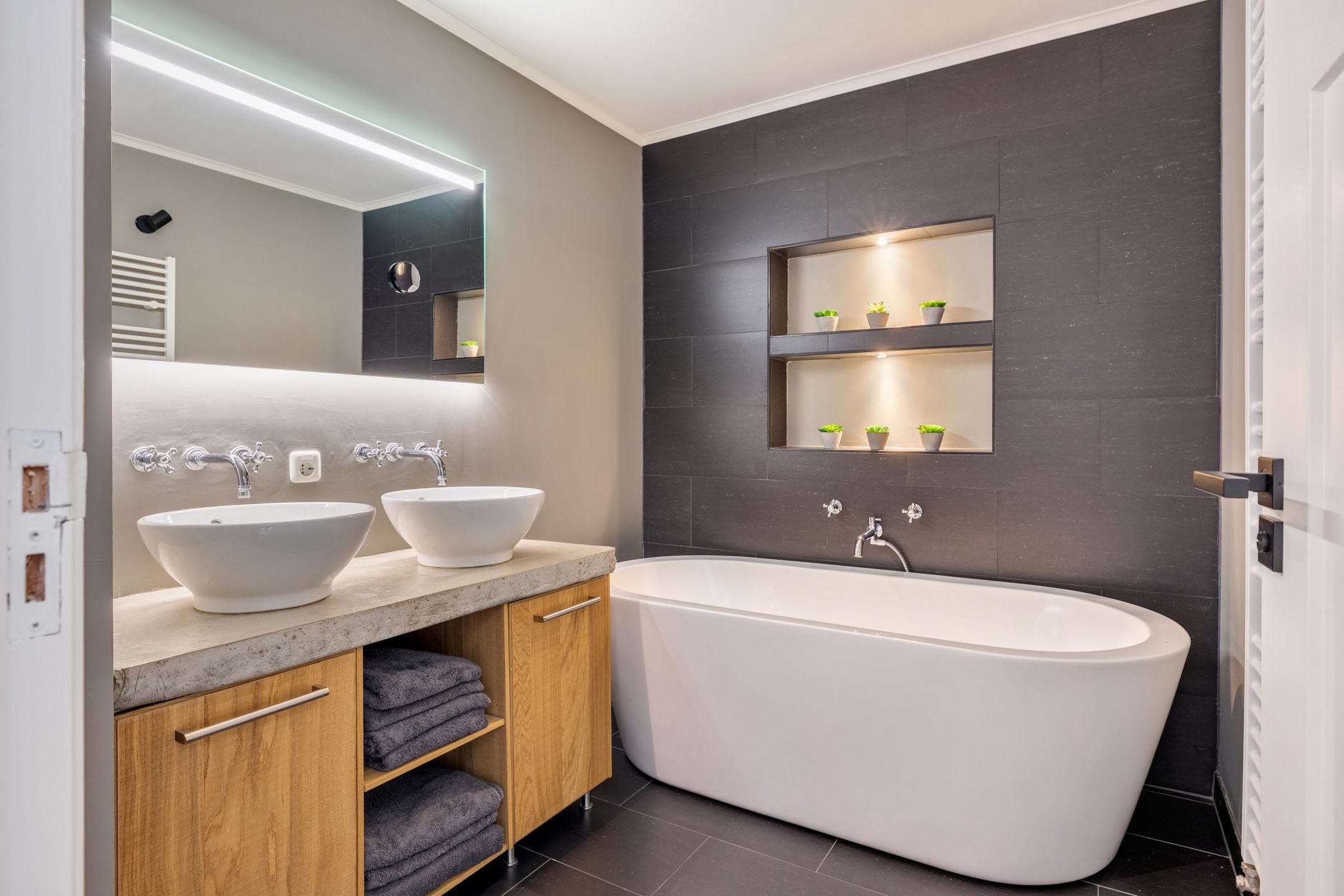 Photo 6 of Nieuwe Ginnekenstraat 19-II