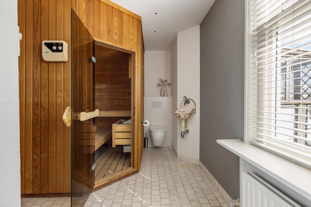 Photo 47 of Nieuwe Ginnekenstraat 19-II