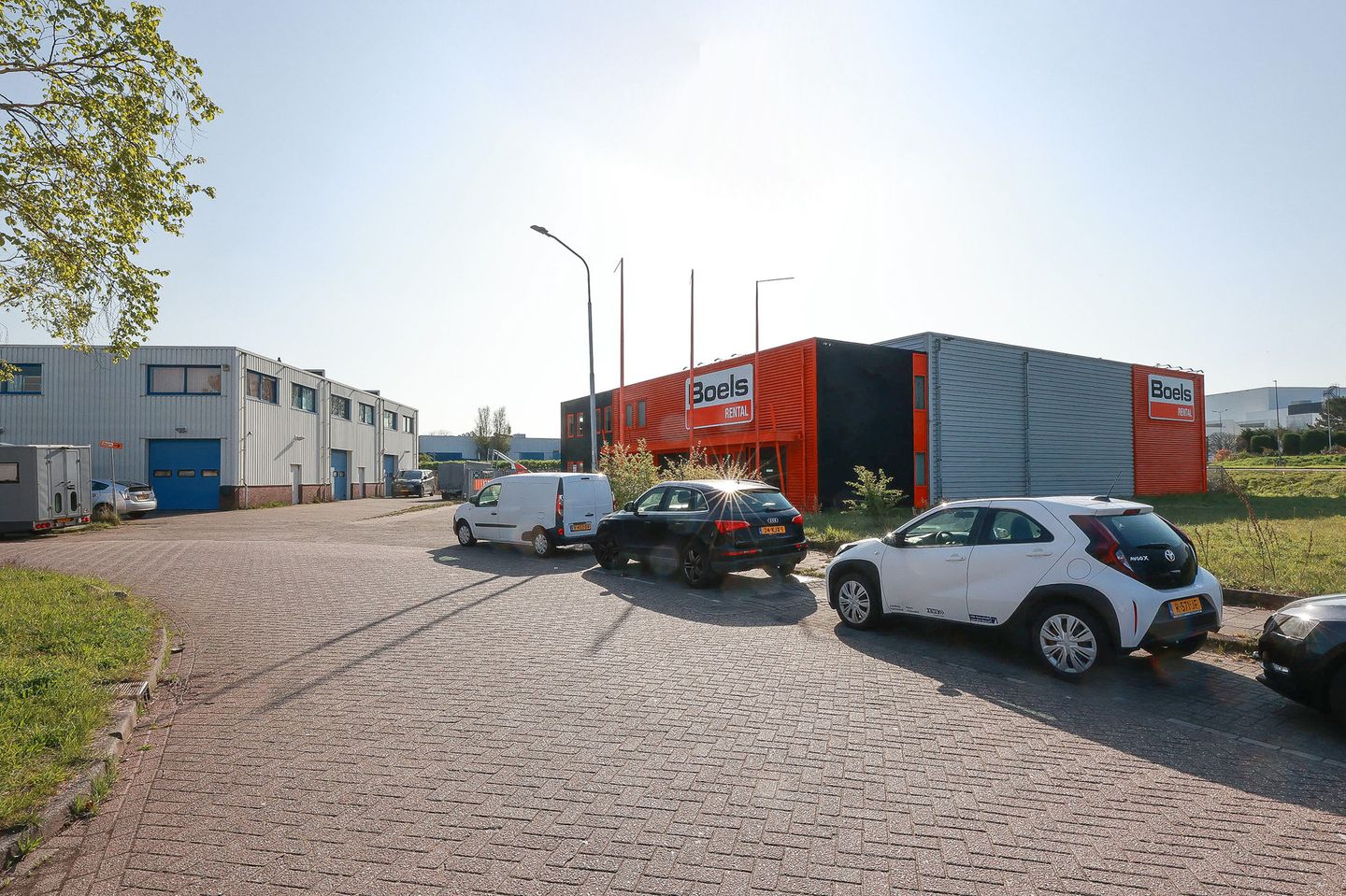 View photo 2 of Tienlingstraat 4