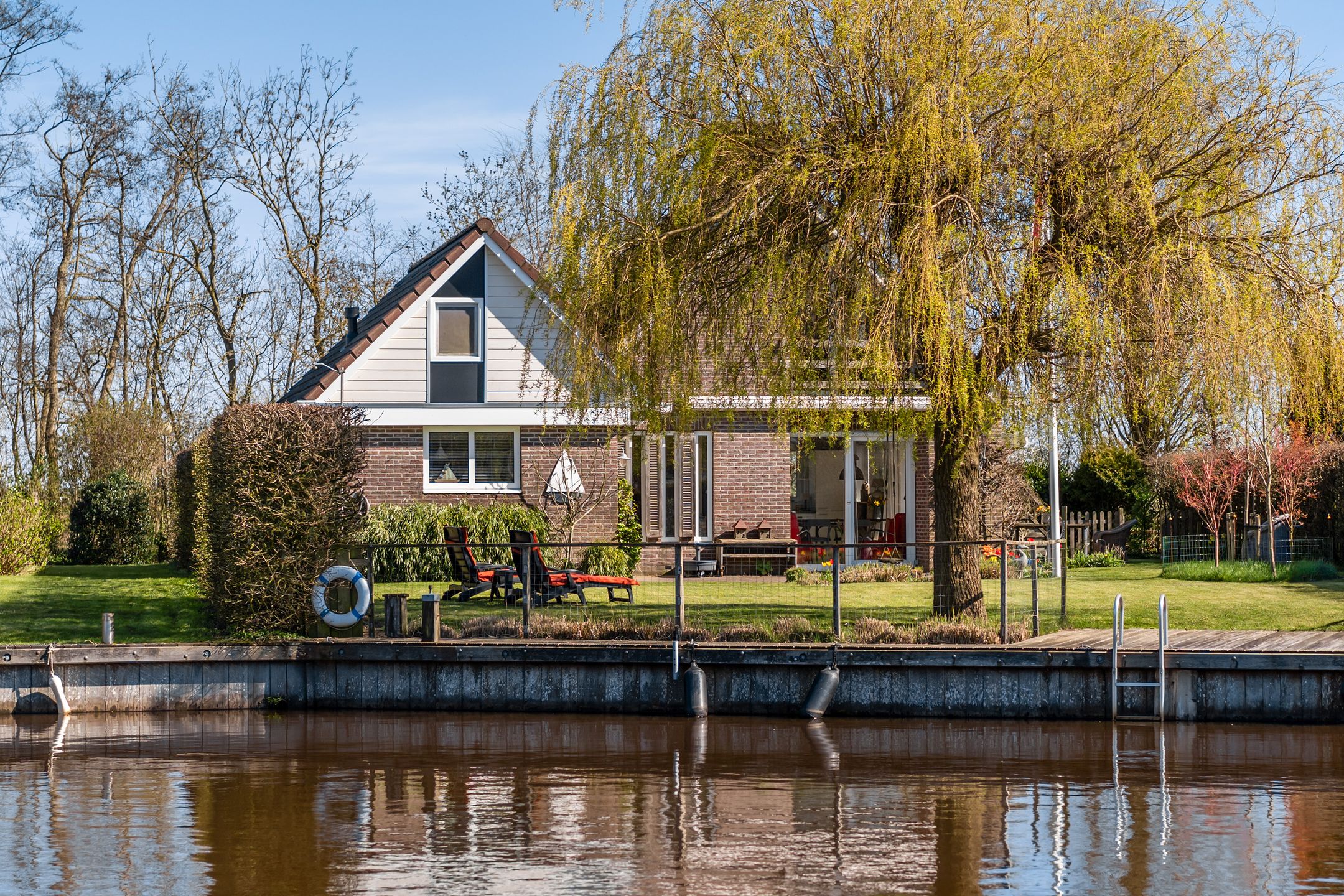 5-bedroom freehold villa in Molkwerum — photo 1 of 5
