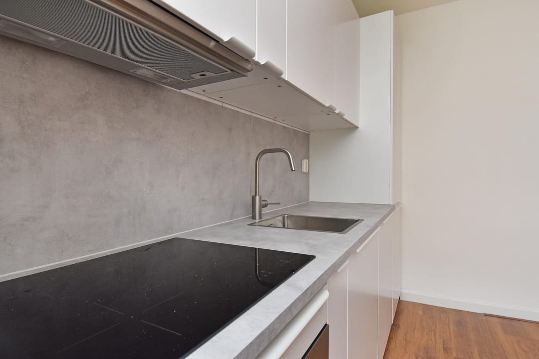 Photo 8 of Groen van Prinstererstraat 61-B