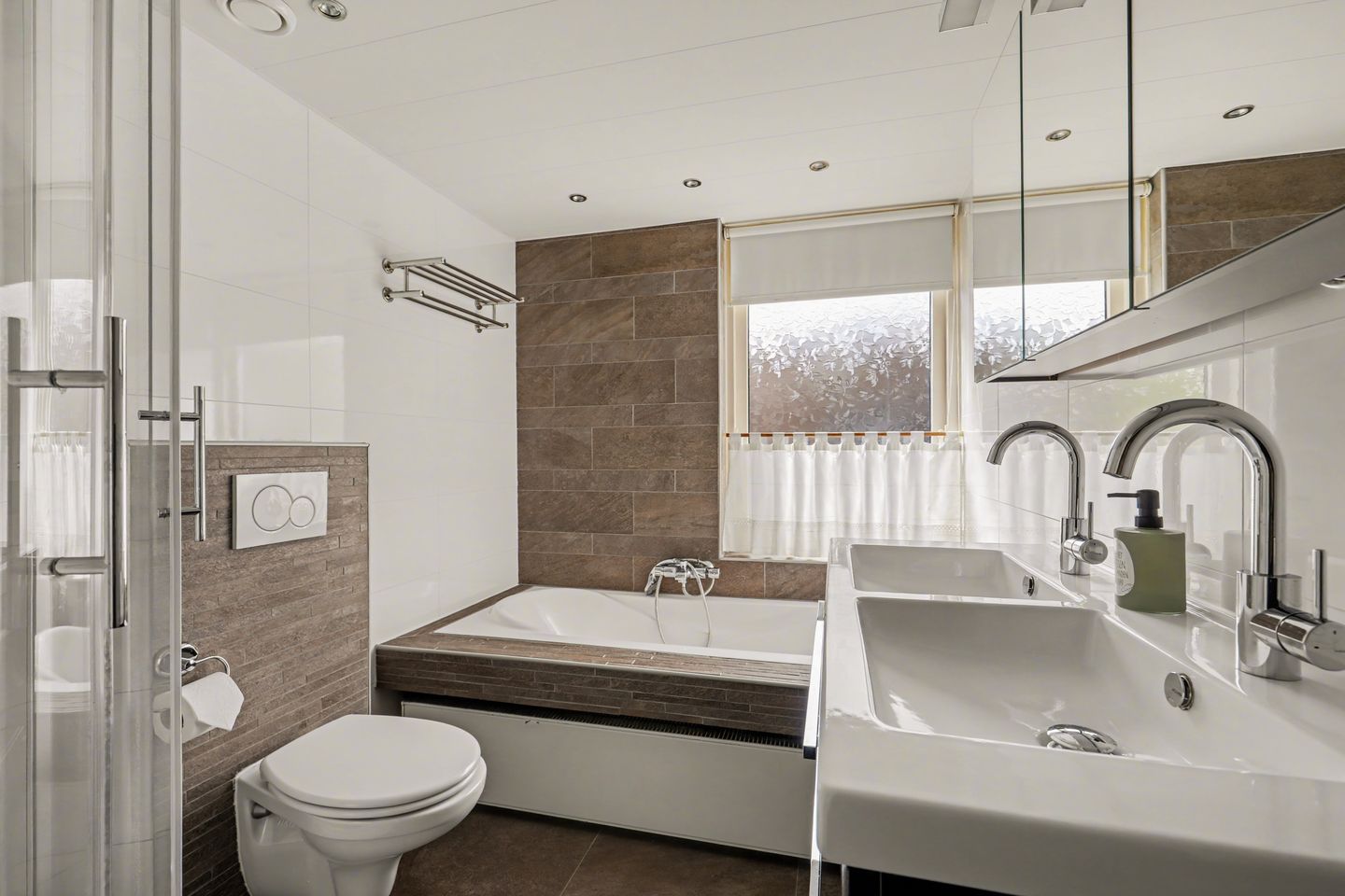 Foto 25 van Burgemeester Vrieslaan 11