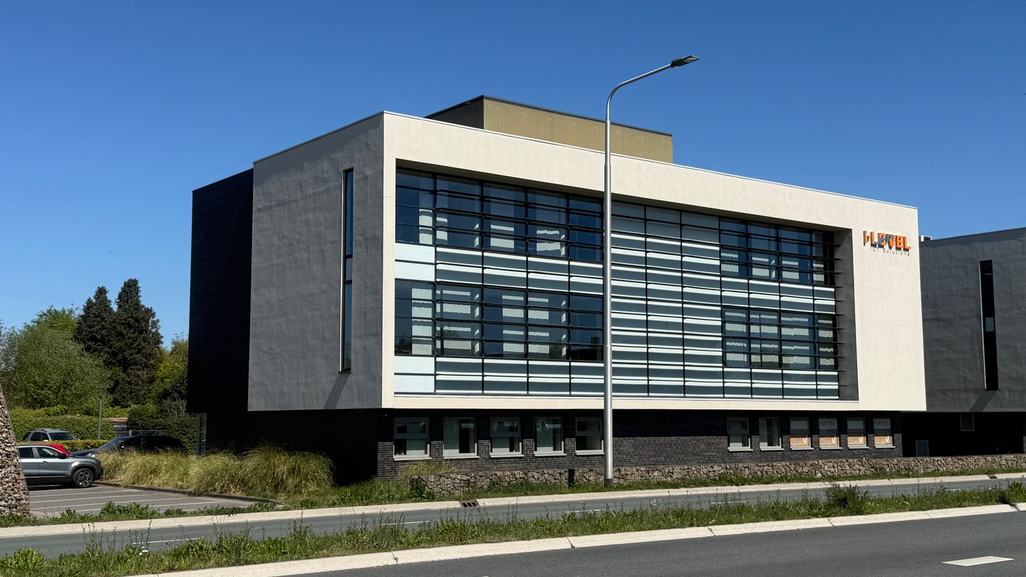 View photo 2 of De Plank 120