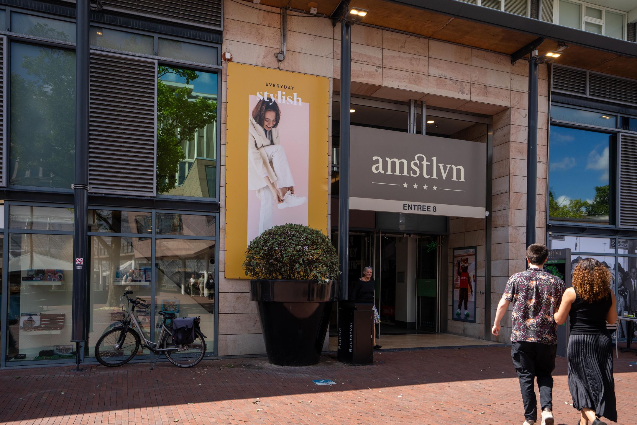 Spacious Double Upper Apartment with South-Facing Balcony in Amstelveen City Center — 27