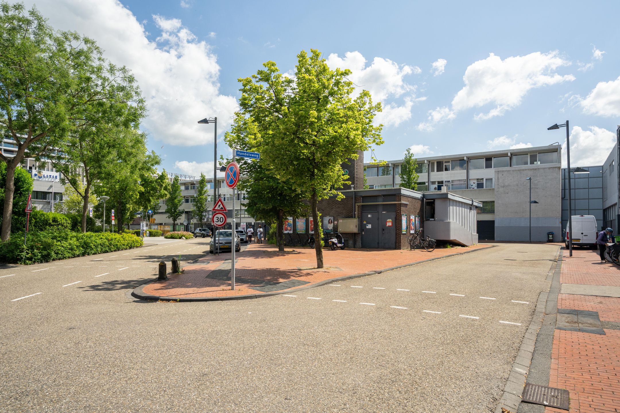 Spacious Double Upper Apartment with South-Facing Balcony in Amstelveen City Center — 24