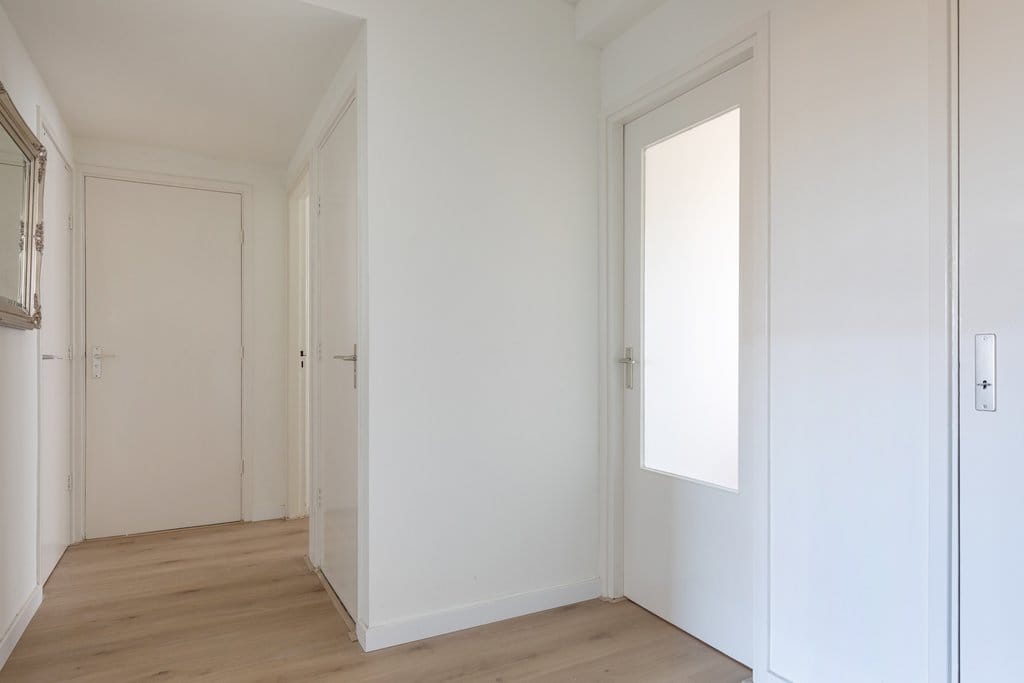 Light and Atmospheric Apartment with Open Layout in Zeeheldenbuurt — 22