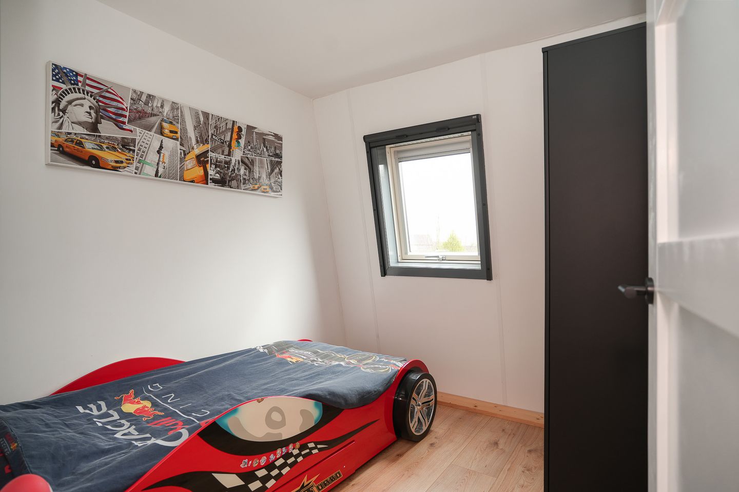 Extended Semi-Detached Family Home with Deep Garden Near Nature Area — 25