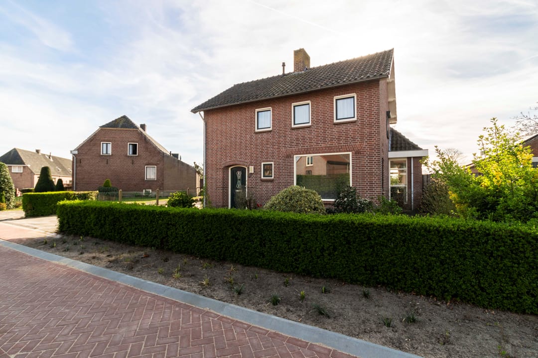 Photo 2 of Veldakkerstraat 10