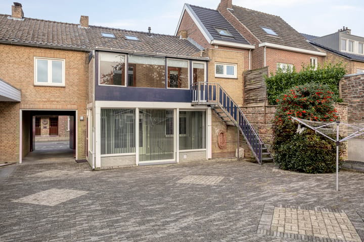 Photo 2 of Dorpstraat 105