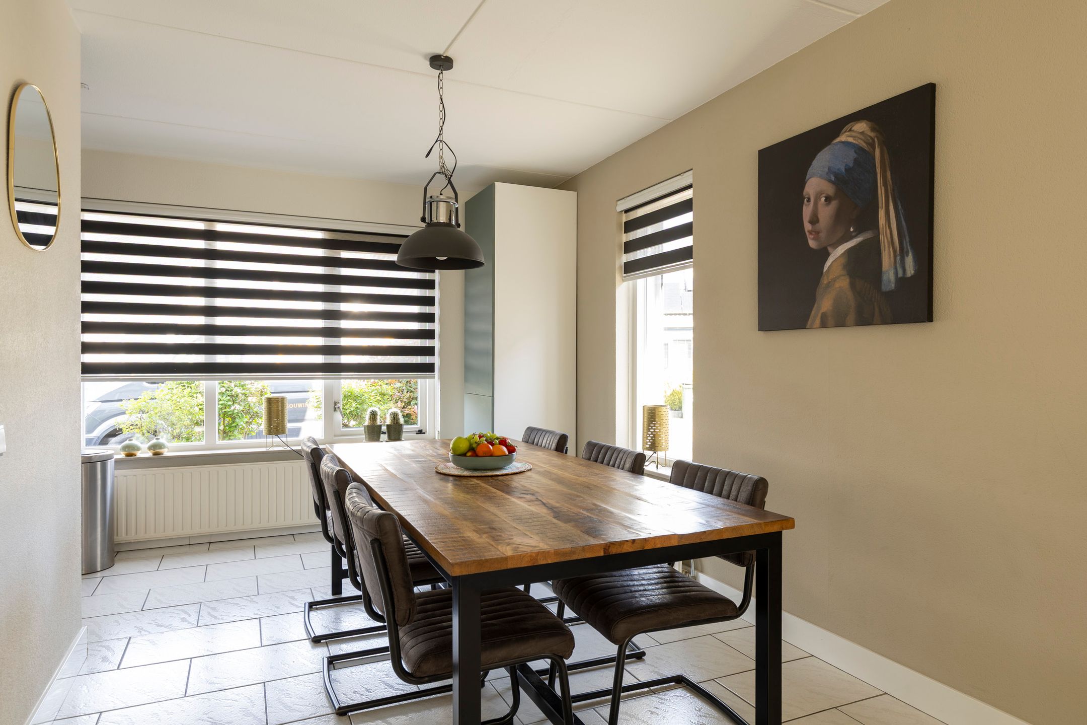Comfortable Semi-Detached Home with Versatile Layout and Modern Finishes — 15
