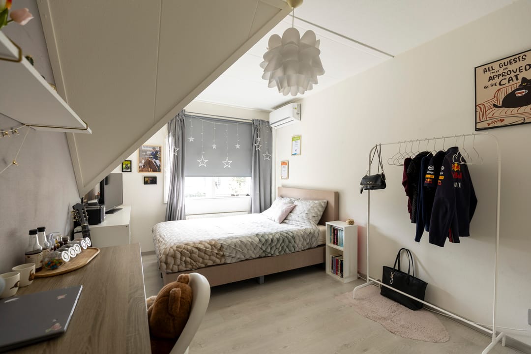 Comfortable Semi-Detached Home with Versatile Layout and Modern Finishes — 56