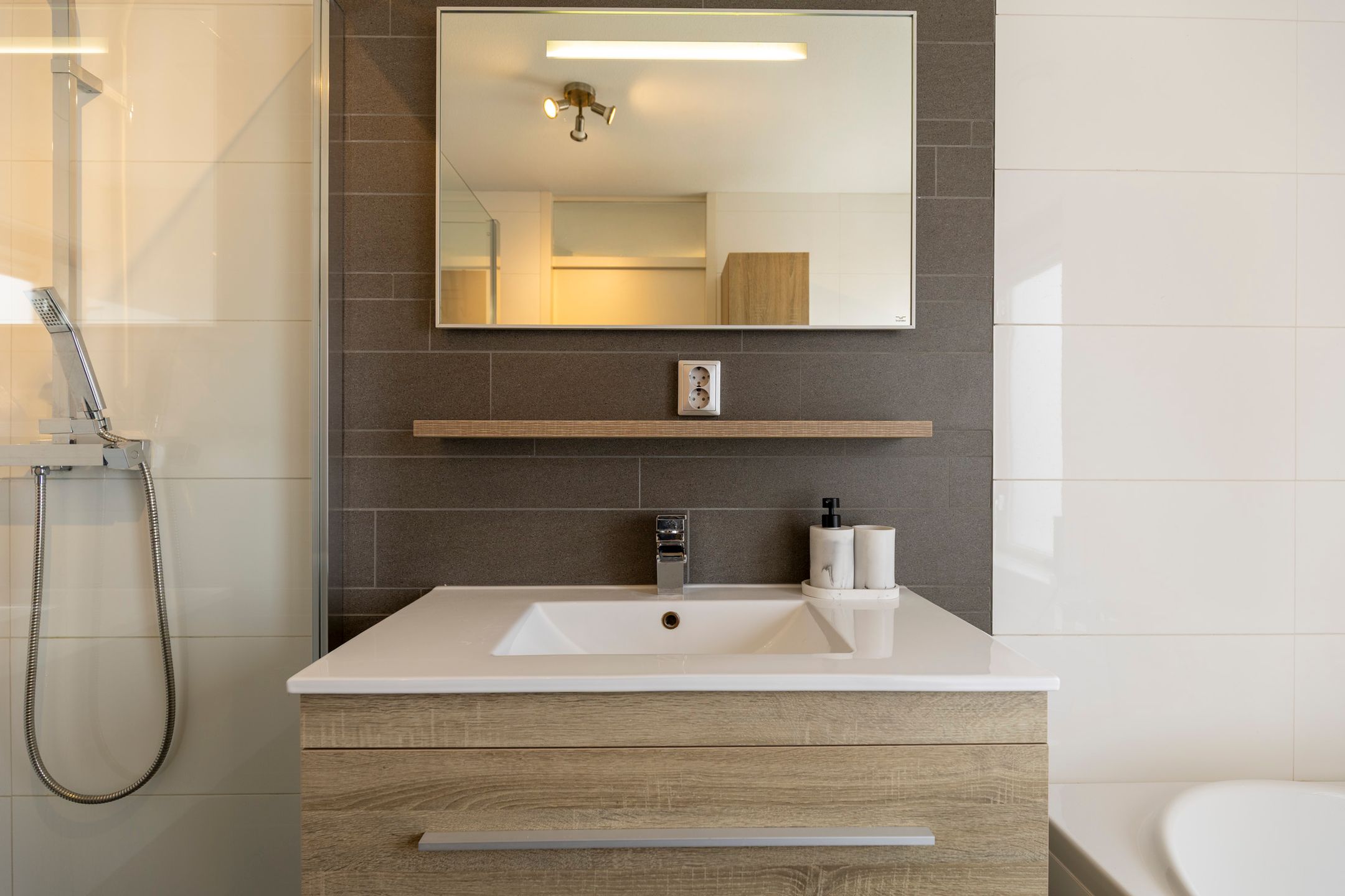 Comfortable Semi-Detached Home with Versatile Layout and Modern Finishes — 51