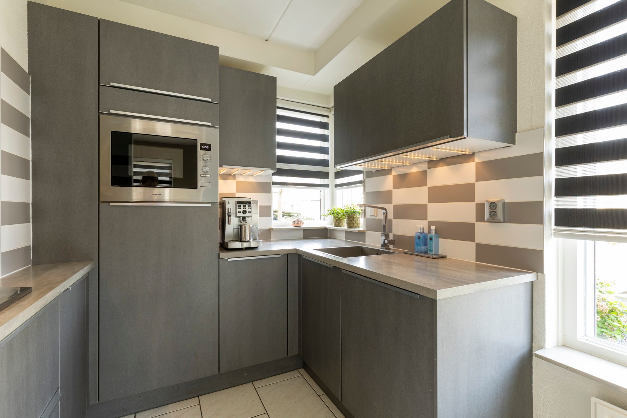 Comfortable Semi-Detached Home with Versatile Layout and Modern Finishes — 18