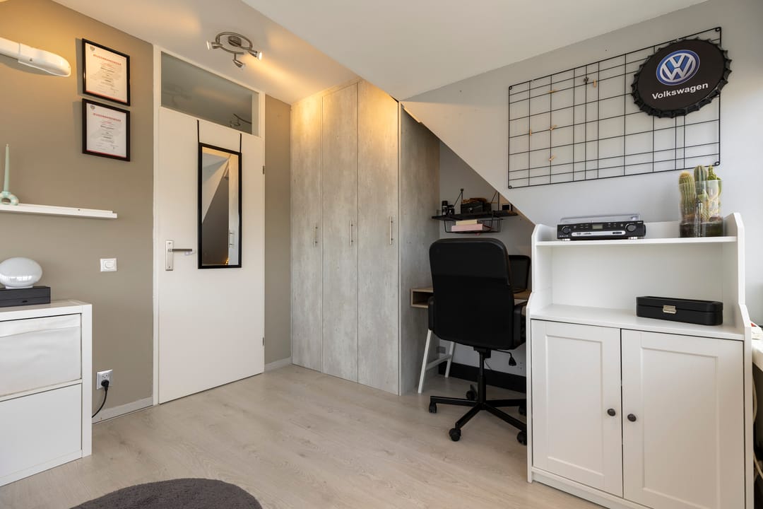 Comfortable Semi-Detached Home with Versatile Layout and Modern Finishes — 46
