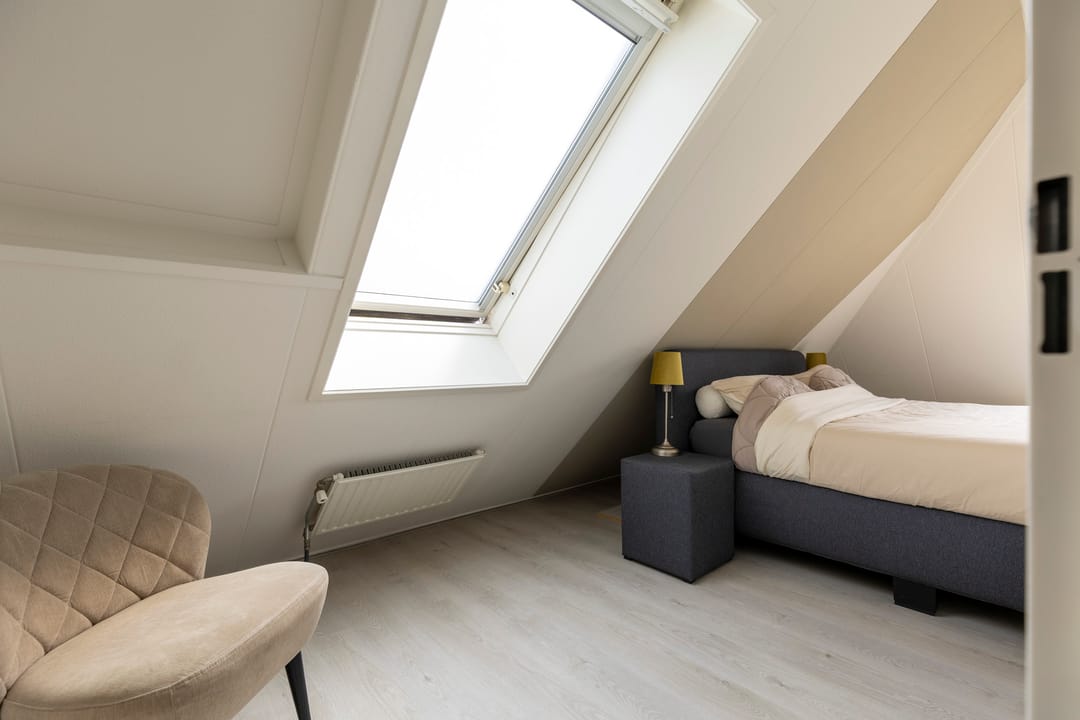 Comfortable Semi-Detached Home with Versatile Layout and Modern Finishes — 52