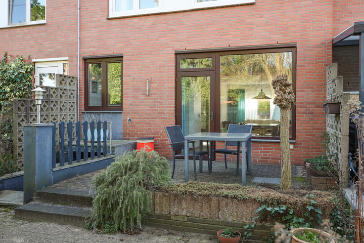 Tussenwoning te koop: Vredestraat 17, Heerlen