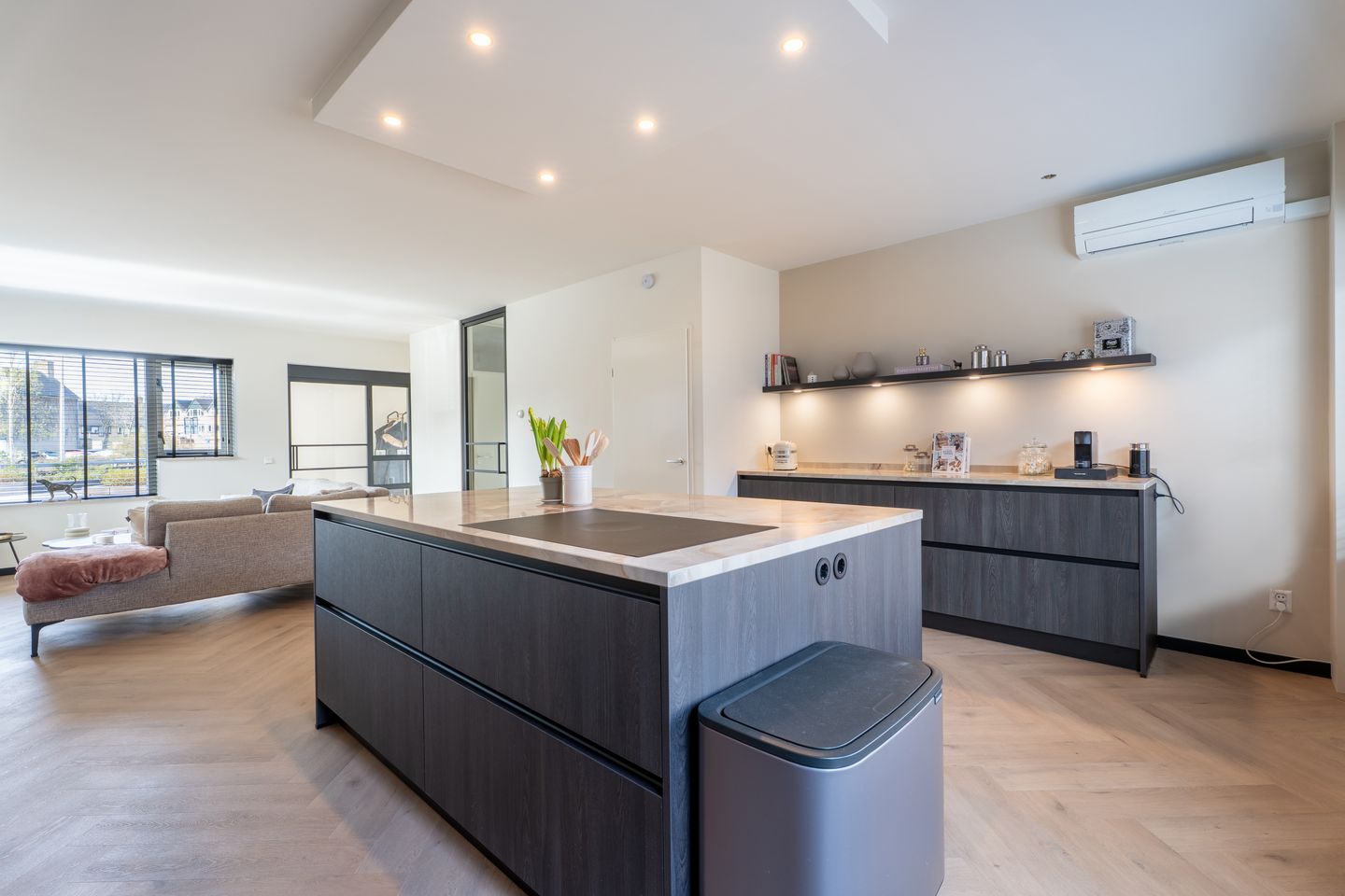 Foto 14 van Repel 67