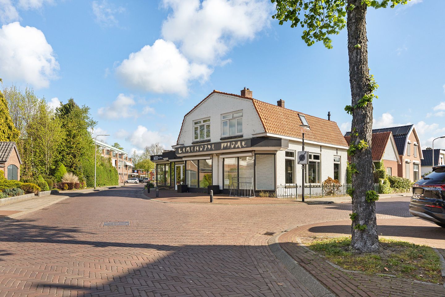 Bekijk foto 2 van de Haarstraat 2