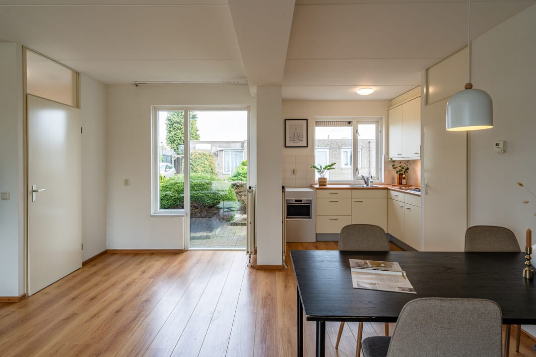 Ground-floor bungalow with low-maintenance garden in Maasbracht — 17