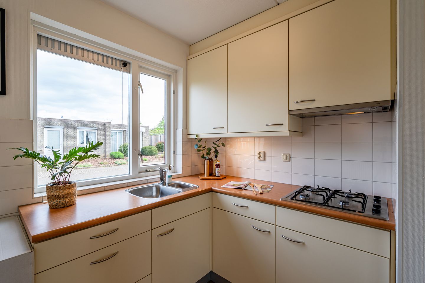 Ground-floor bungalow with low-maintenance garden in Maasbracht — 19