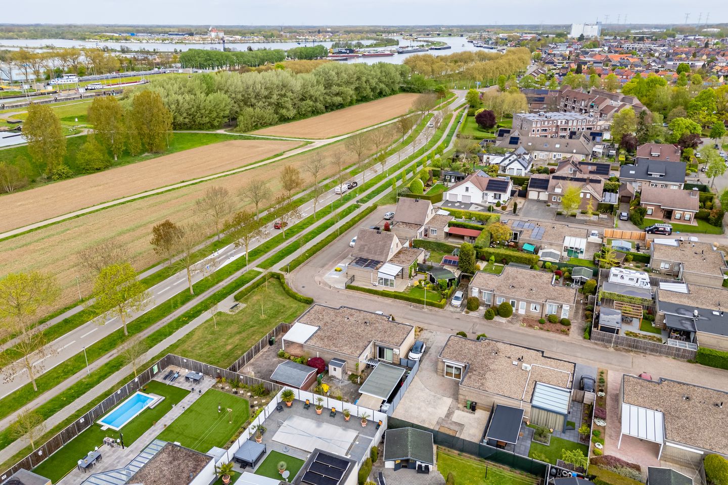 Ground-floor bungalow with low-maintenance garden in Maasbracht — 40