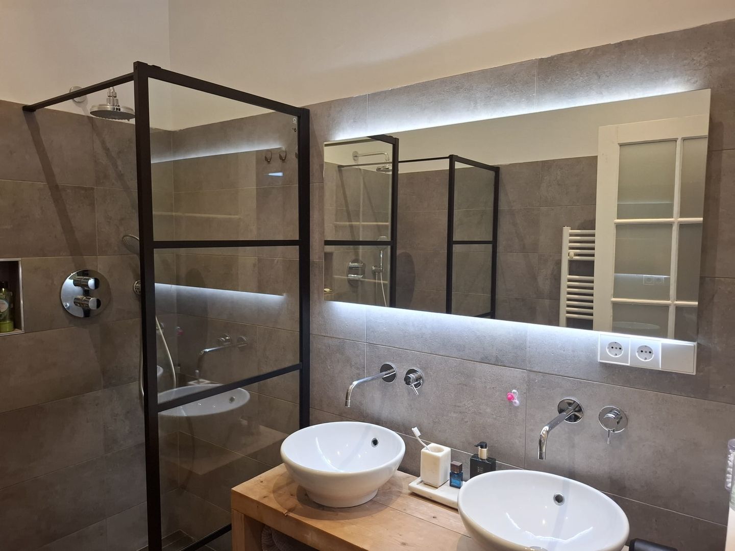 Photo 19 of Adelheidstraat 26