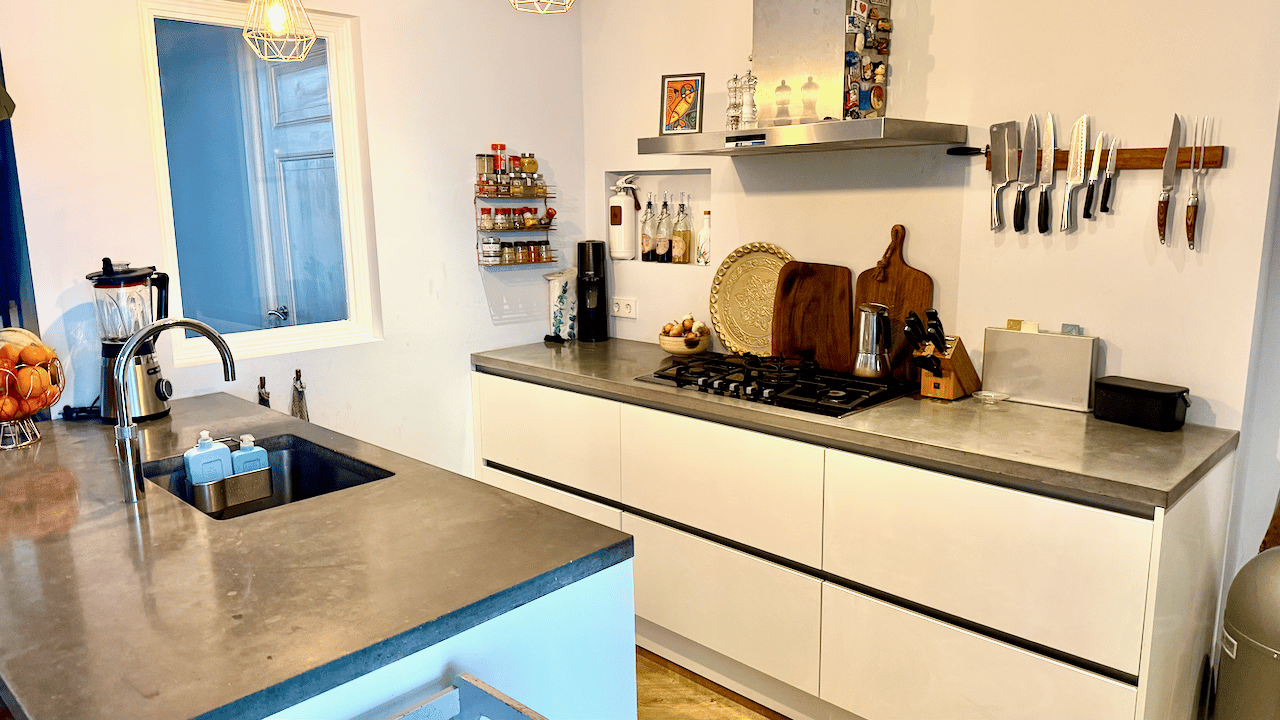 Photo 10 of Adelheidstraat 26