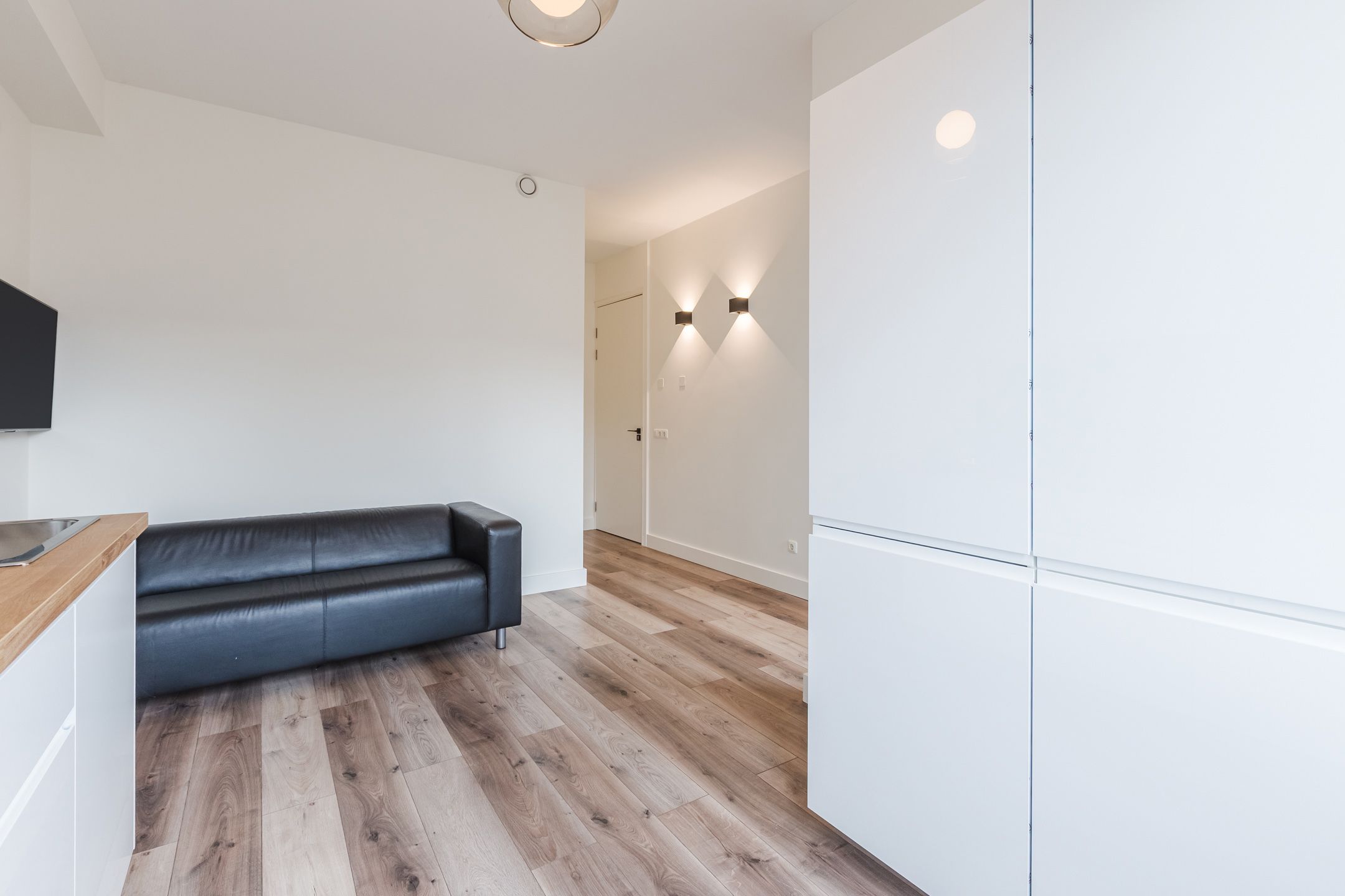 Renovated Studio in Modern Amsterdam Building with Energy Label A — 12