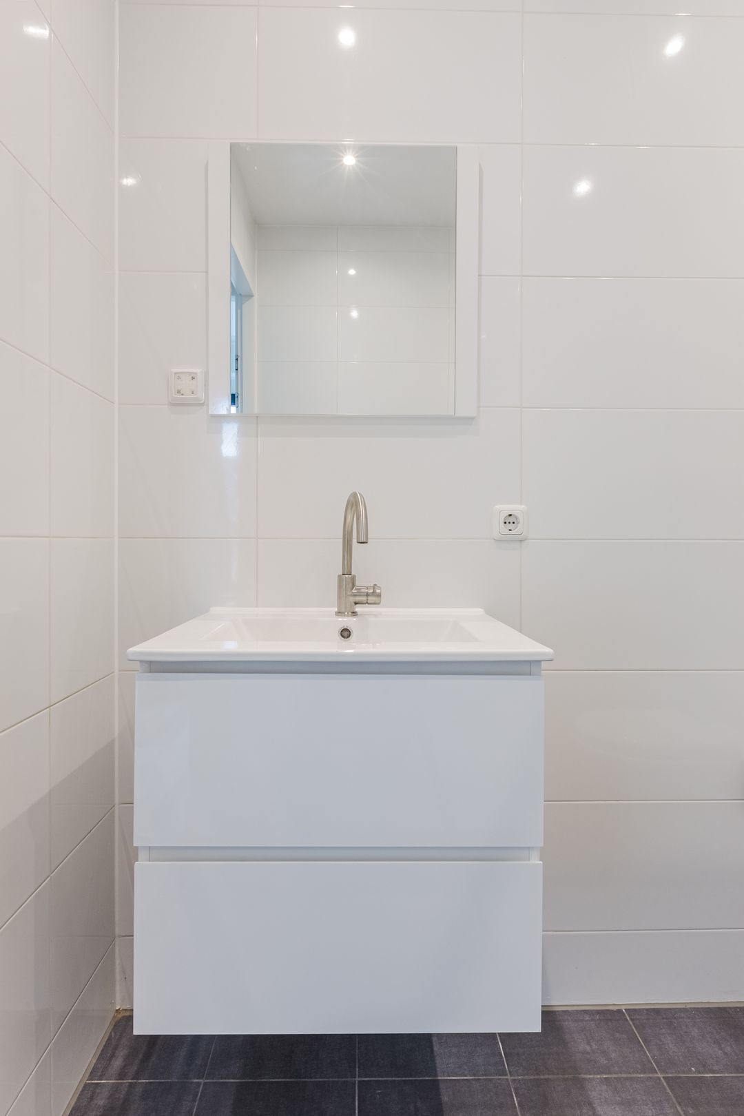Renovated Studio in Modern Amsterdam Building with Energy Label A — 16