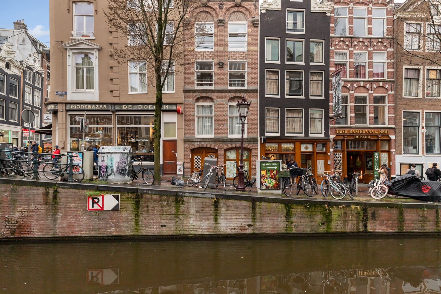 Foto 34 van Oudezijds Achterburgwal 152-C