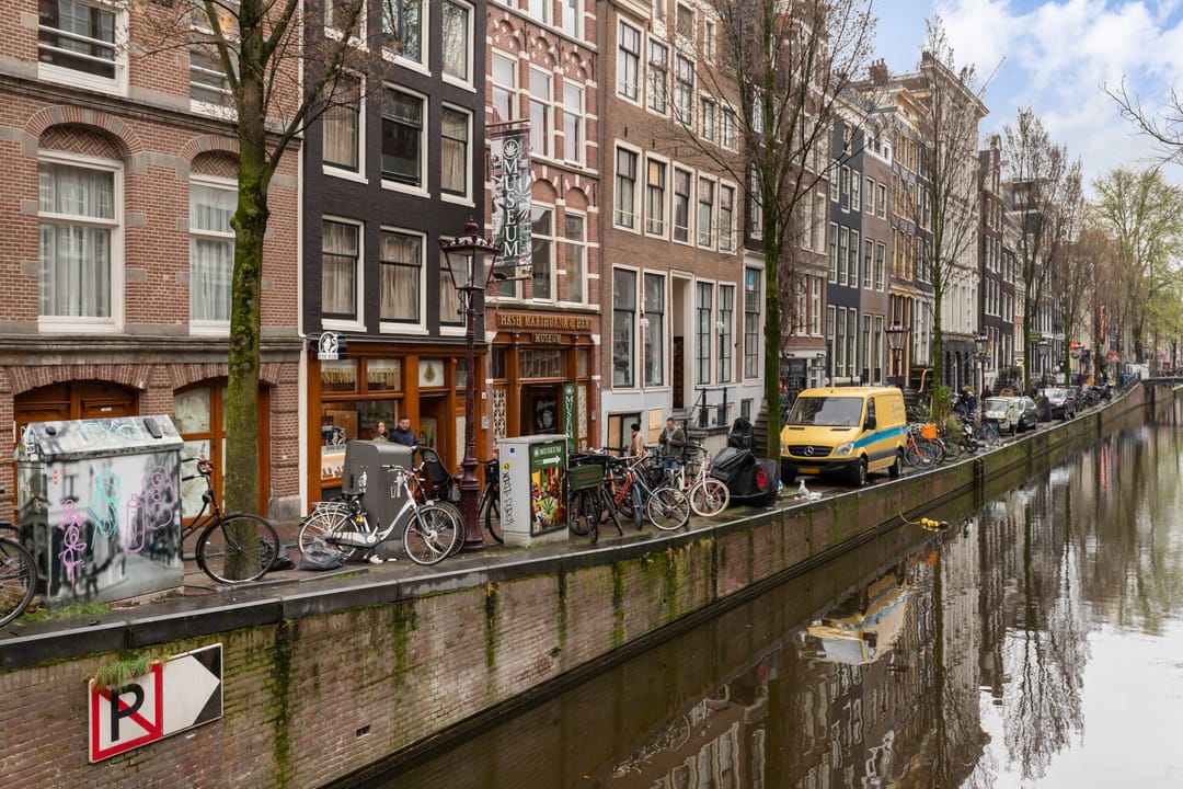 Foto 38 van Oudezijds Achterburgwal 152-C