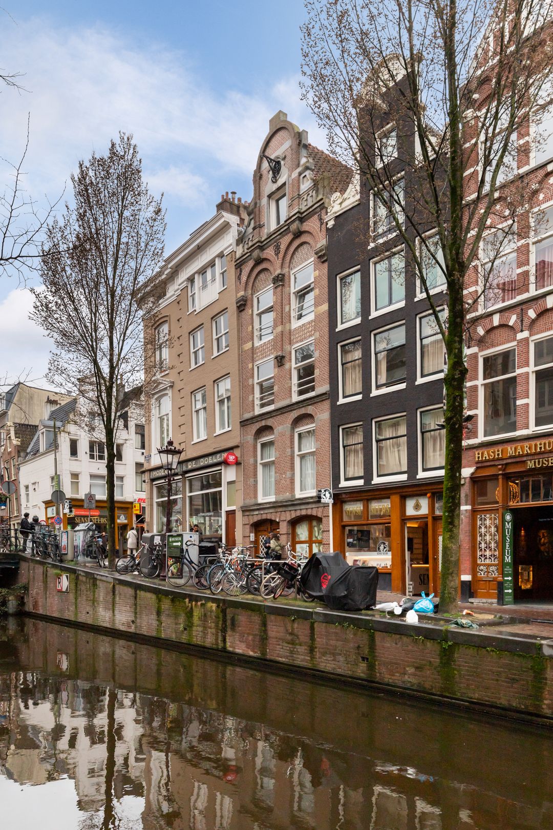 Foto 37 van Oudezijds Achterburgwal 152-C