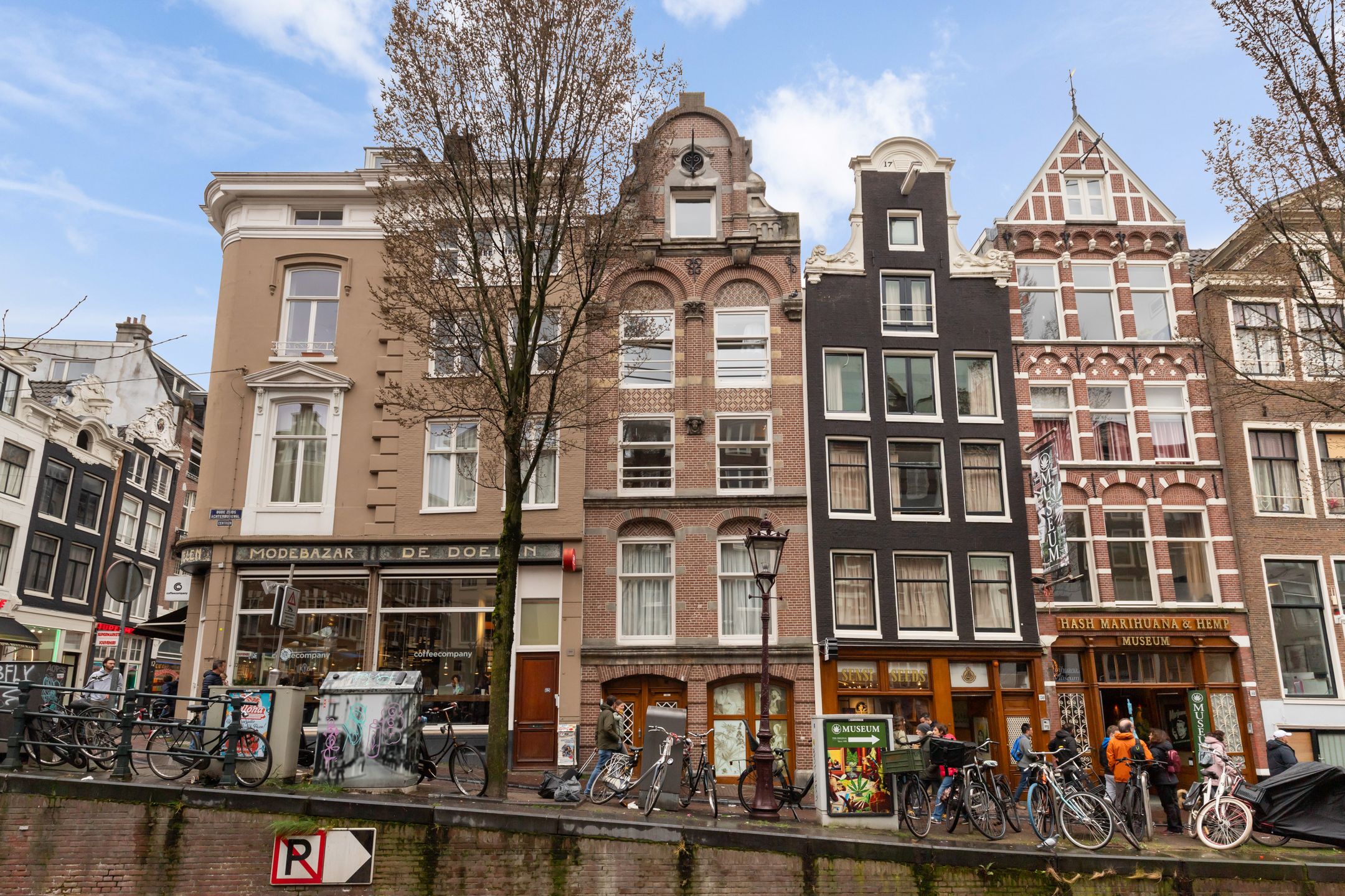 Foto 33 van Oudezijds Achterburgwal 152-C