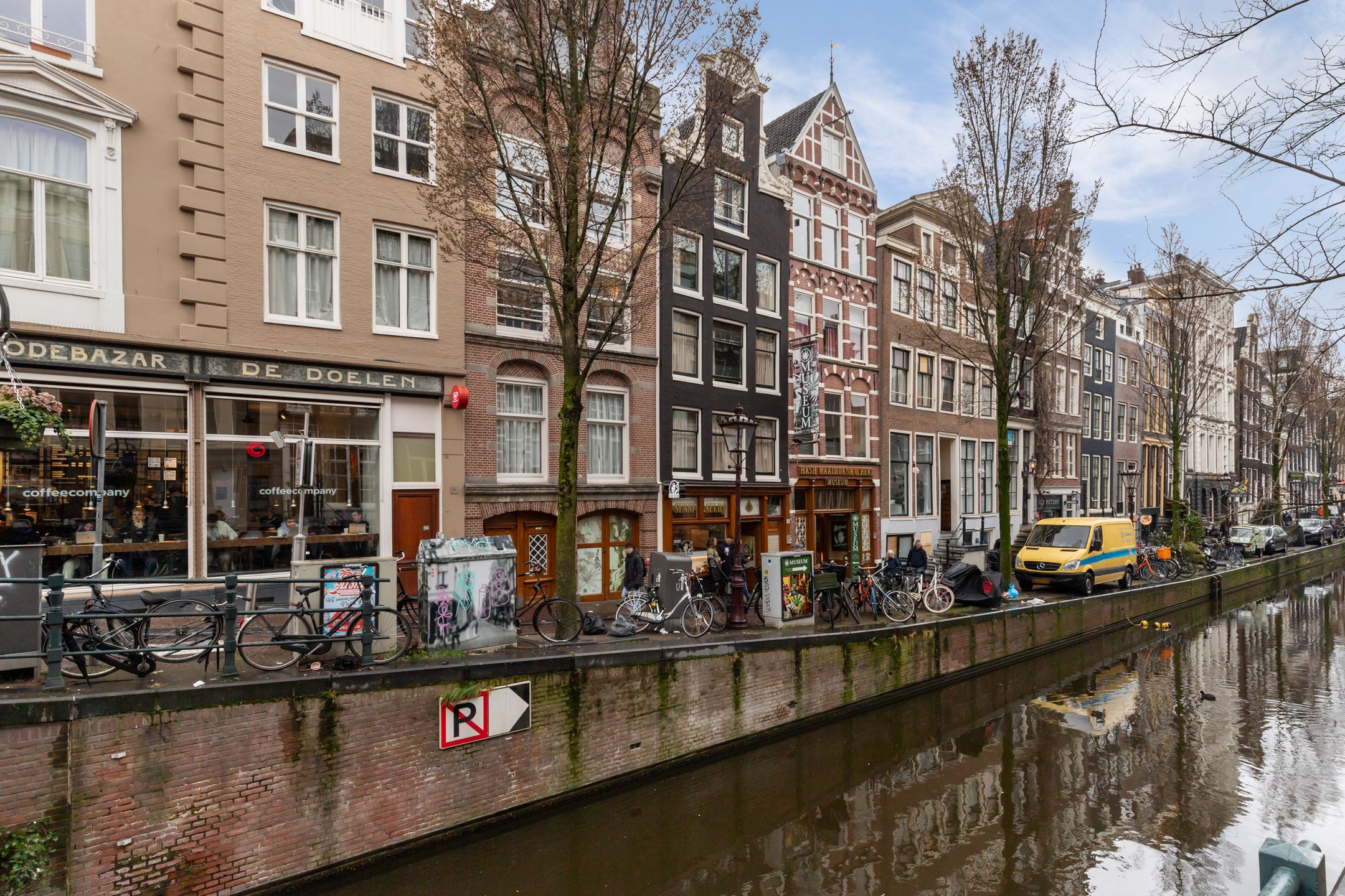 Foto 39 van Oudezijds Achterburgwal 152-C