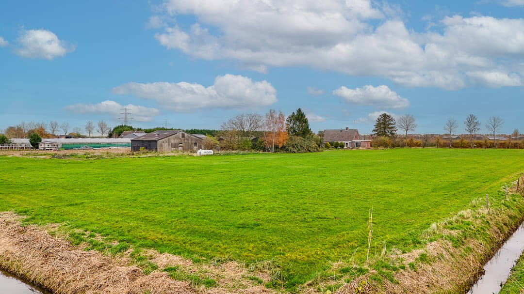 Detached farmhouse with spacious grounds and development potential in the Betuwe — 38