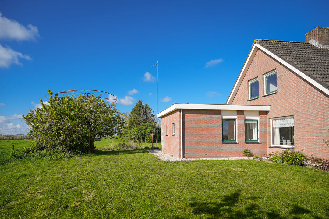 Detached farmhouse with spacious grounds and development potential in the Betuwe — 23