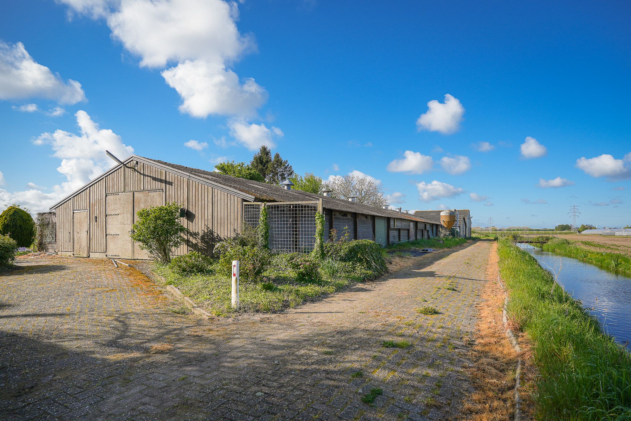 Detached farmhouse with spacious grounds and development potential in the Betuwe — 45
