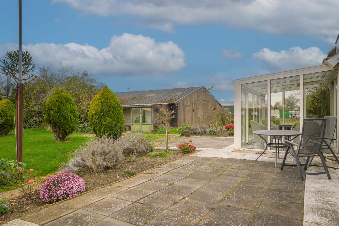 Detached farmhouse with spacious grounds and development potential in the Betuwe — 26